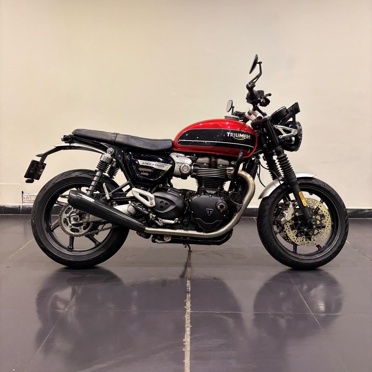 TRIUMPH SPEED TWIN 1200