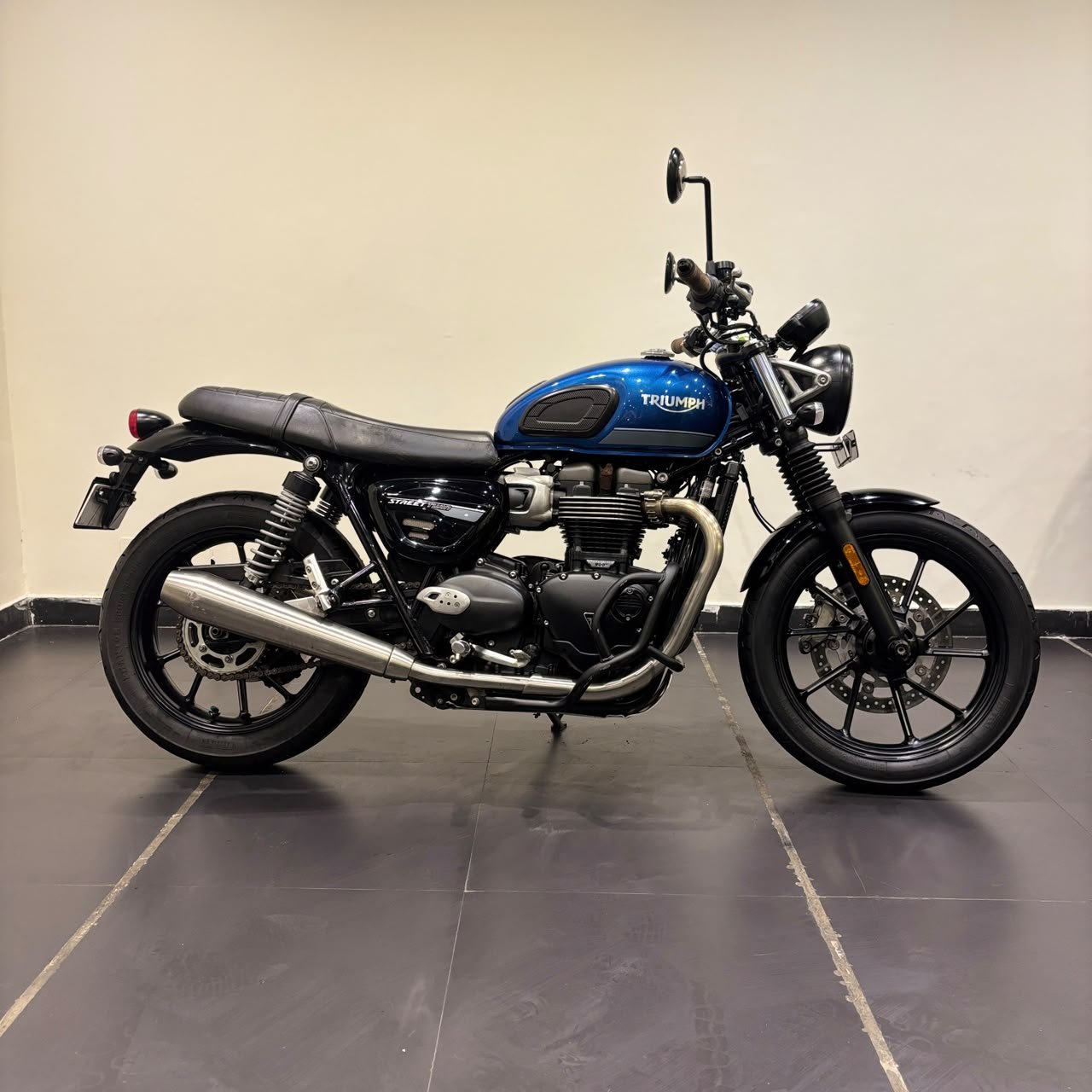 TRIUMPH STREET TWIN