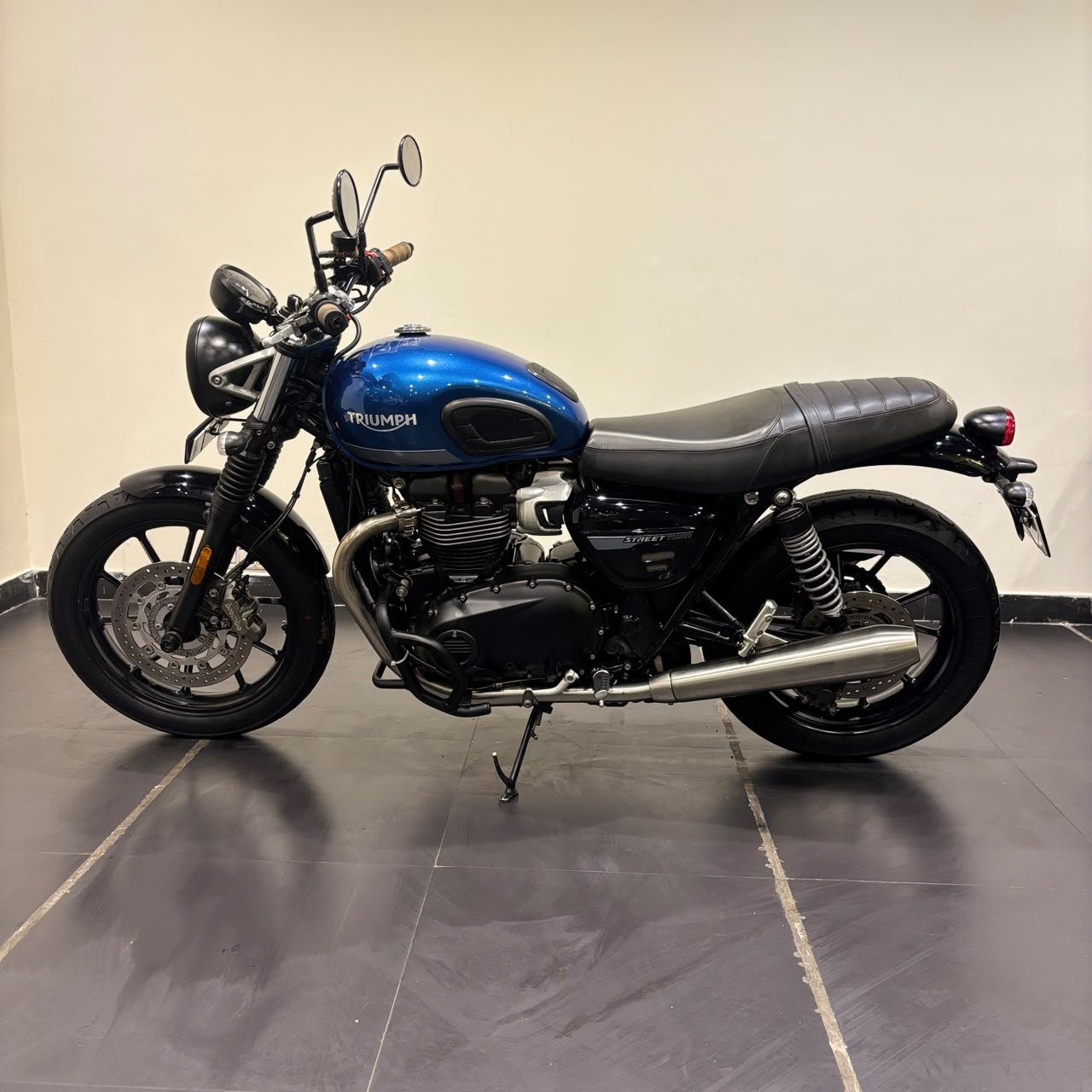 TRIUMPH STREET TWIN