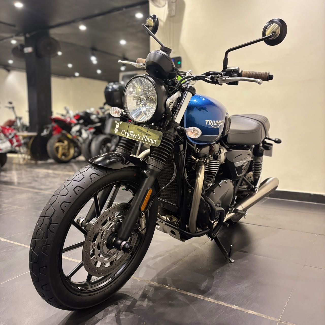 TRIUMPH STREET TWIN